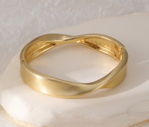 Soft Swerve Bracelet - Gold