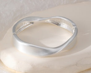 Soft Swerve Bracelet - Silver